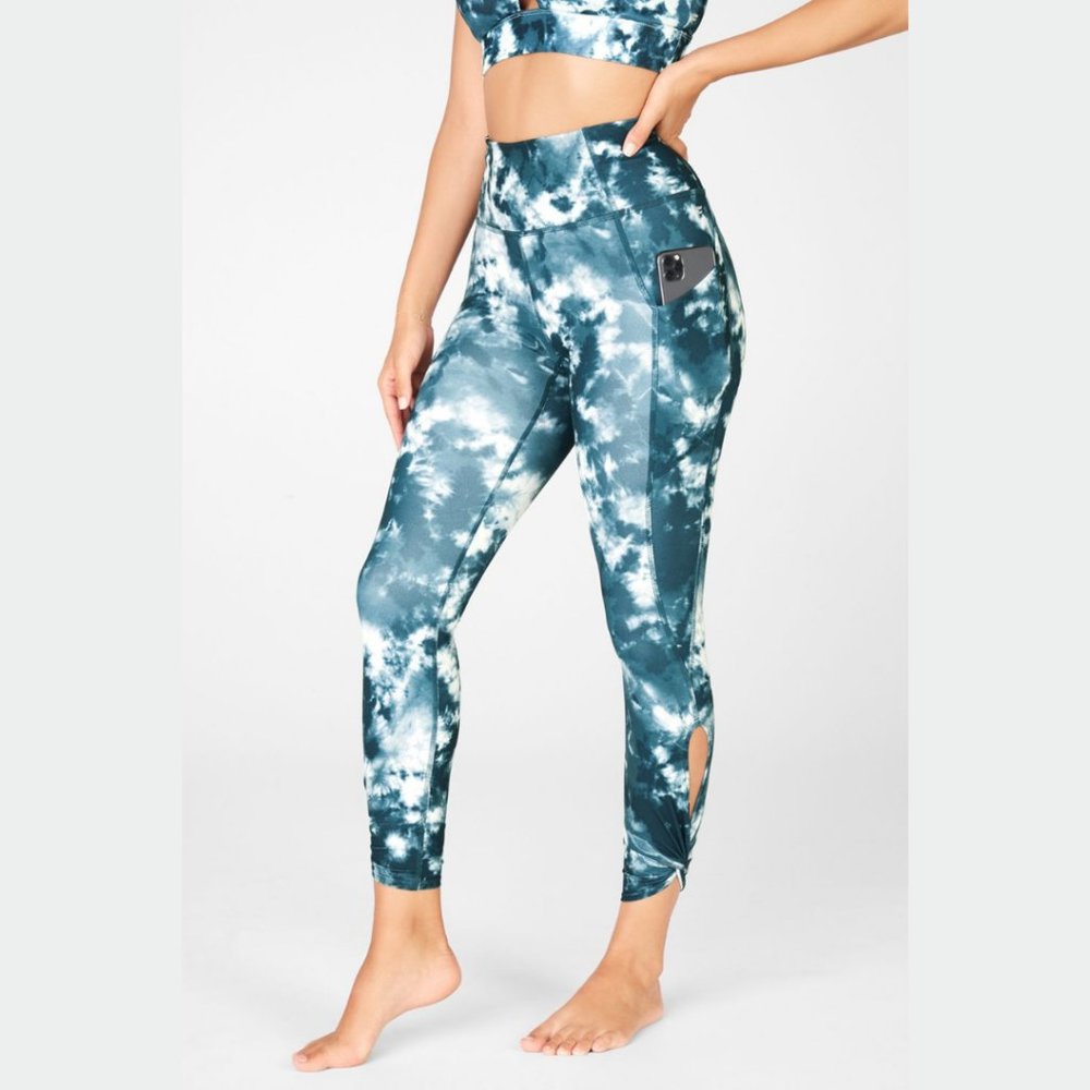 Fabletics Oasis High Waisted Twist 7/8 Leggings Tie Dye Activewear Workout Yoga